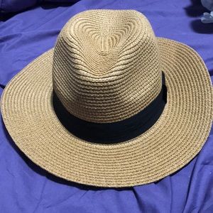 Wide brim straw hat NWOT